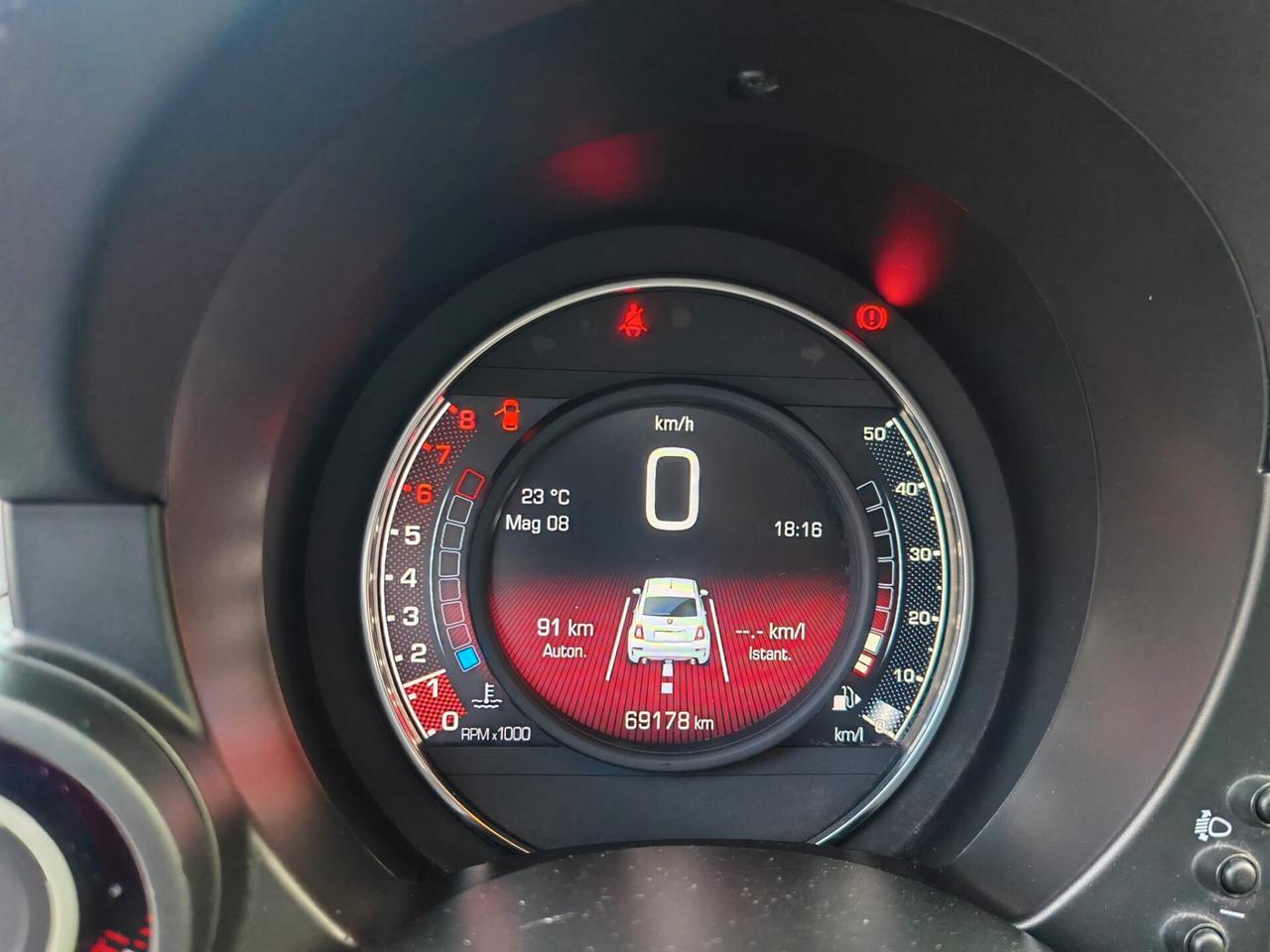 Abarth 595 1.4 Turbo T-Jet 165 CV Scorpioneoro