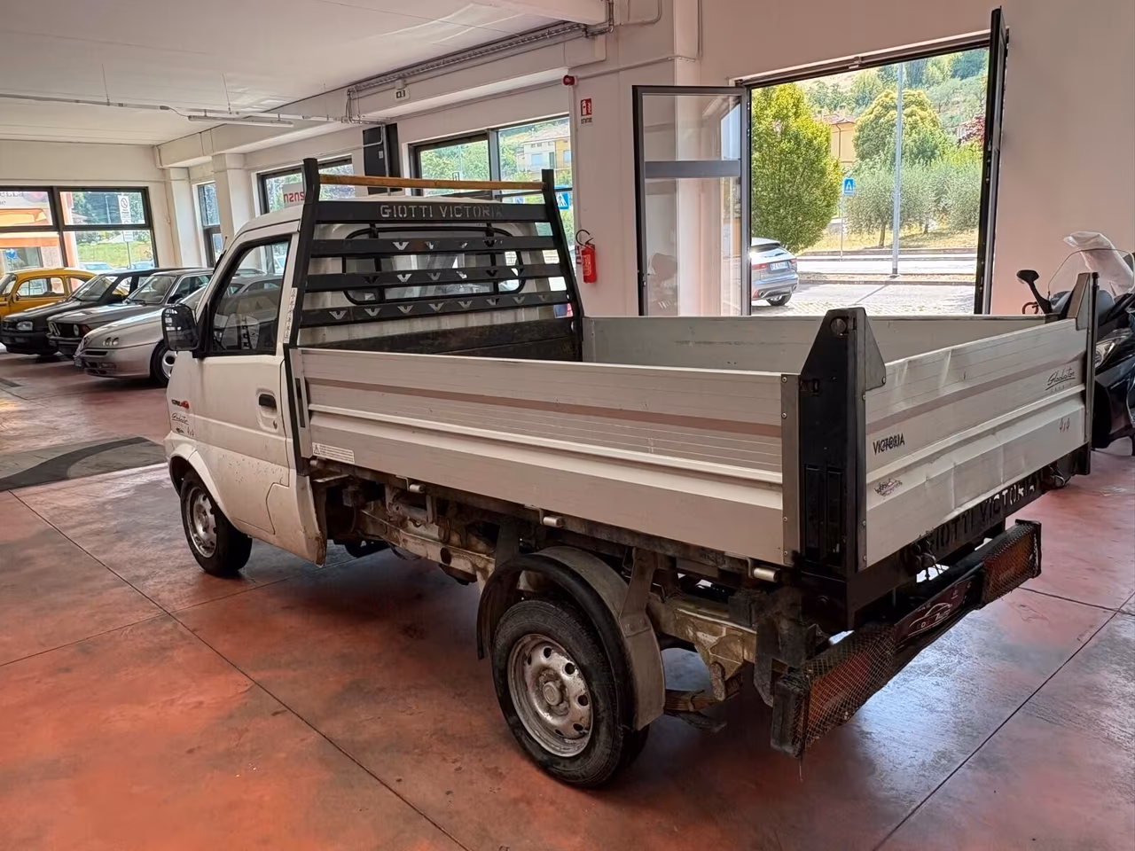 GIOTTI VITTORIA FURGONE CASSONE 4X4 benz.1.3 TRILATERALE km 102.052 certificati