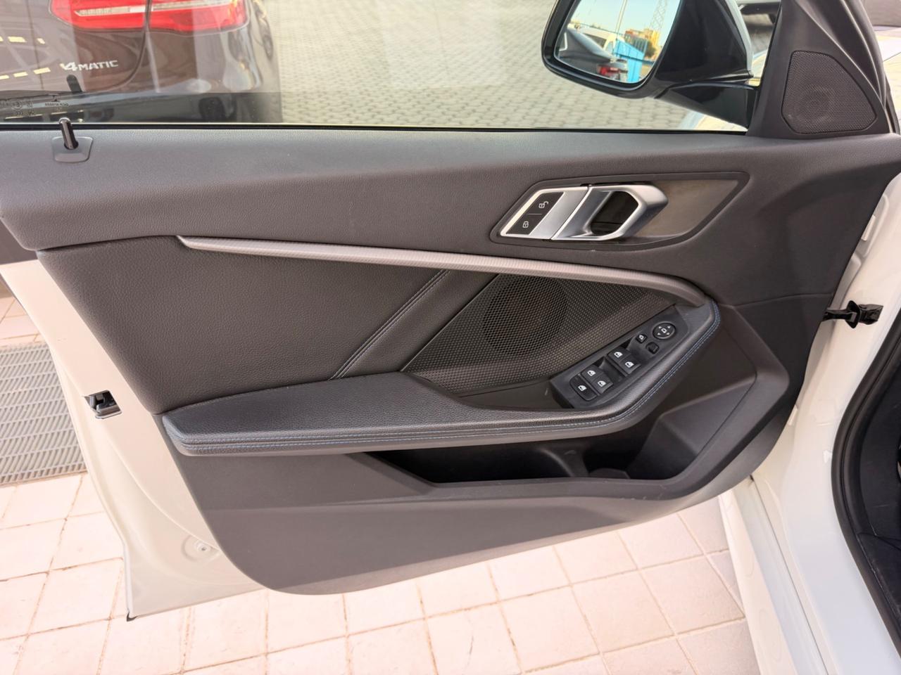 Bmw 118 118d 5p. Msport