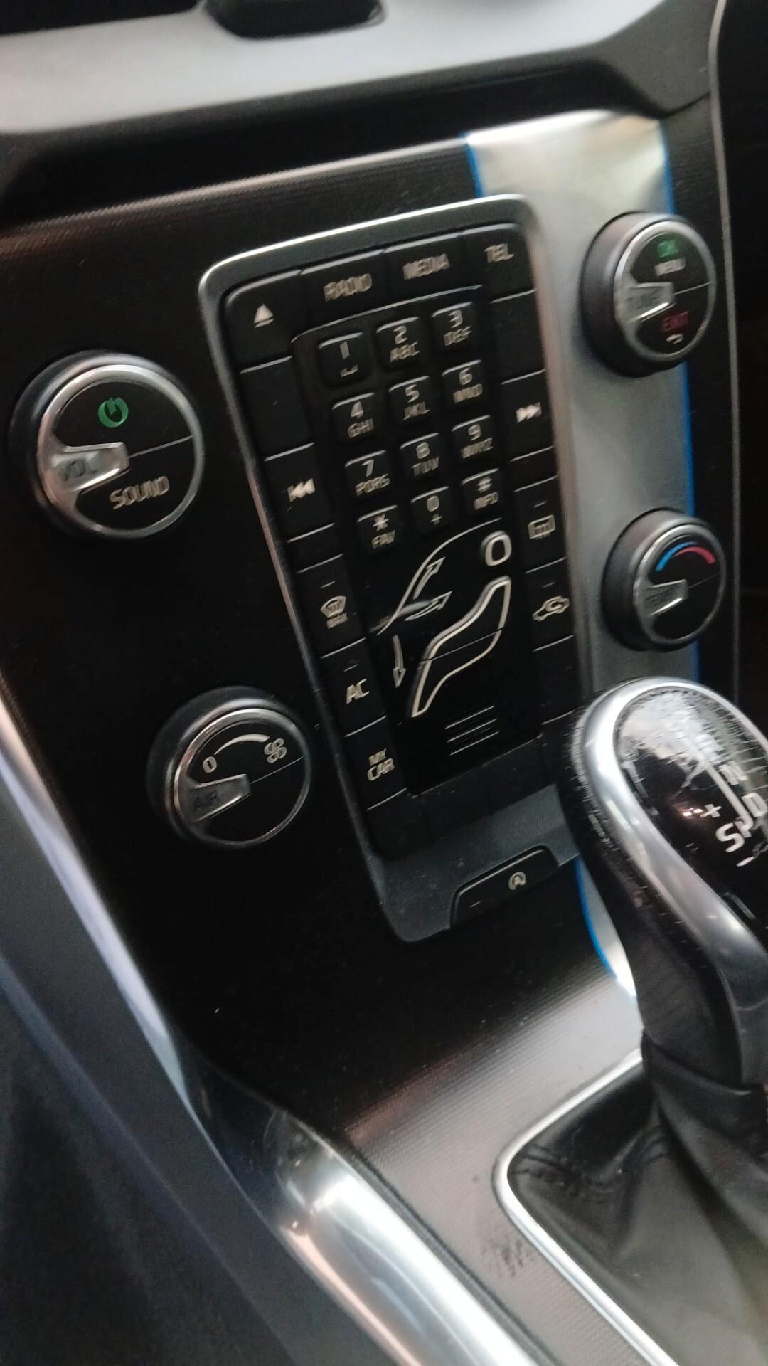 Volvo V40 D2 1.6 Powershift R-design Momentum