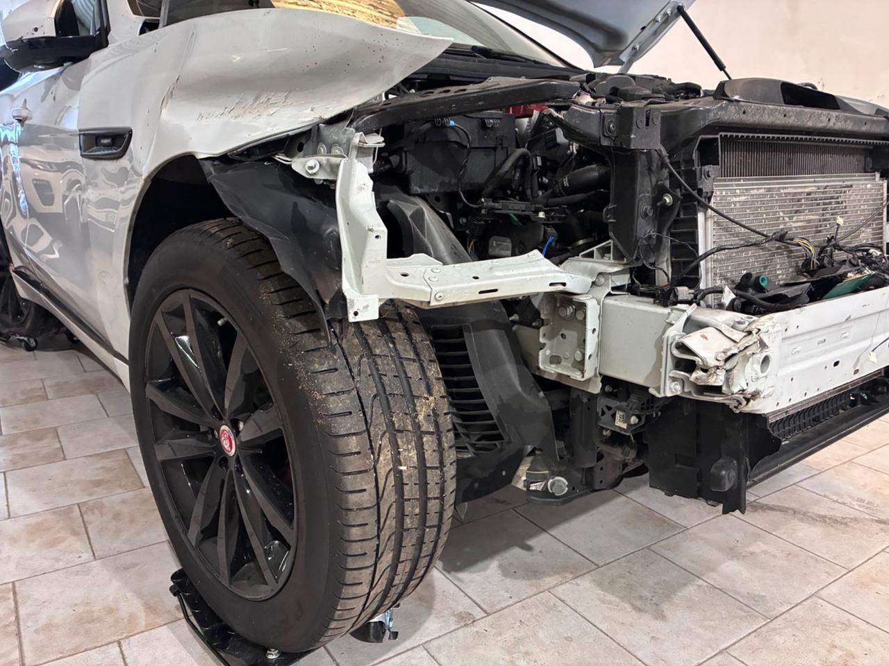Jaguar F-Pace 2.0 D 180 CV AWD aut. R-Sport