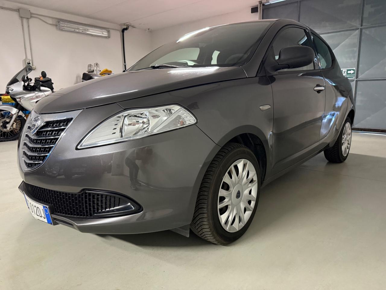 Lancia Ypsilon 1.2 69 CV 5 porte GPL Ecochic Silver