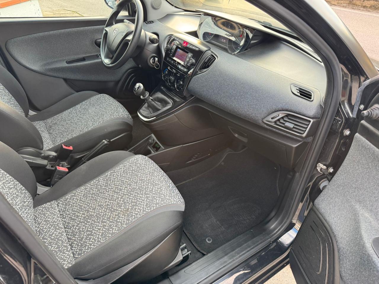 Lancia Ypsilon 1.2 69 CV 5 porte Platinum