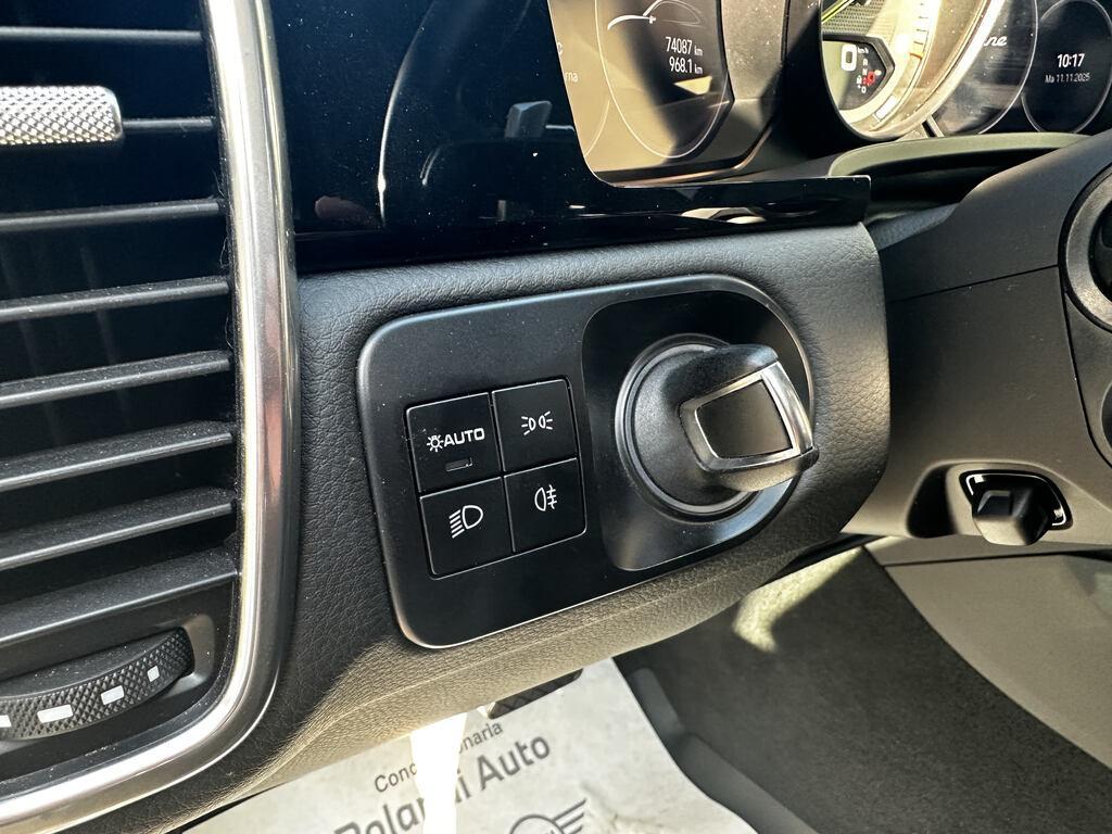 Porsche Cayenne Coupe 3.0 E-Hybrid Tiptronic