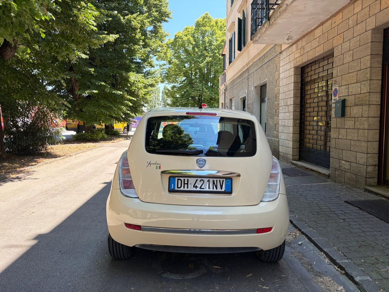 Lancia Ypsilon 1.2 restailng moda Milano