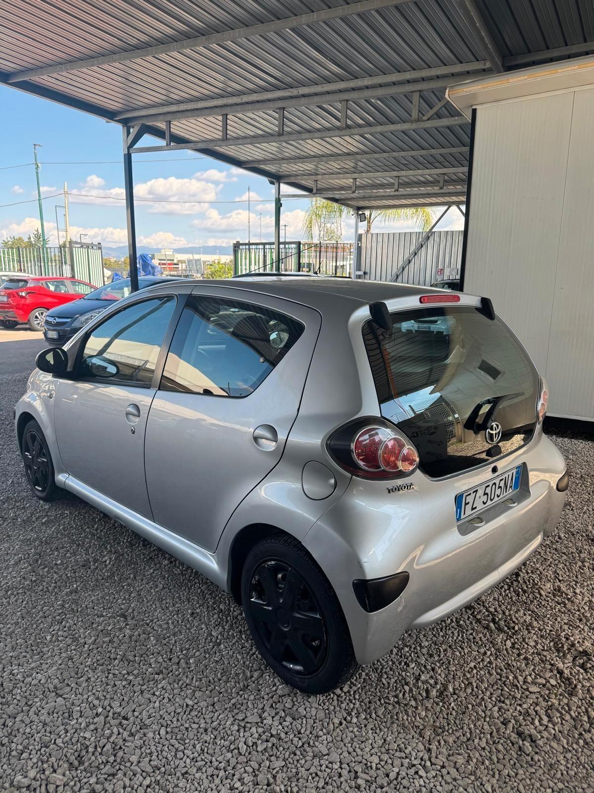 Toyota Aygo 1.0 12V VVT-i 5 porte Sol Connect EDITION