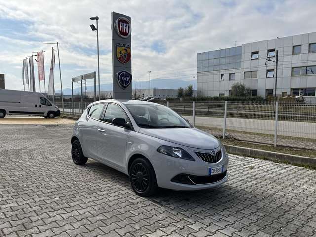 Lancia Ypsilon 3ª serie 1.0 FireFly 5 porte S&amp;S Hybrid Silver