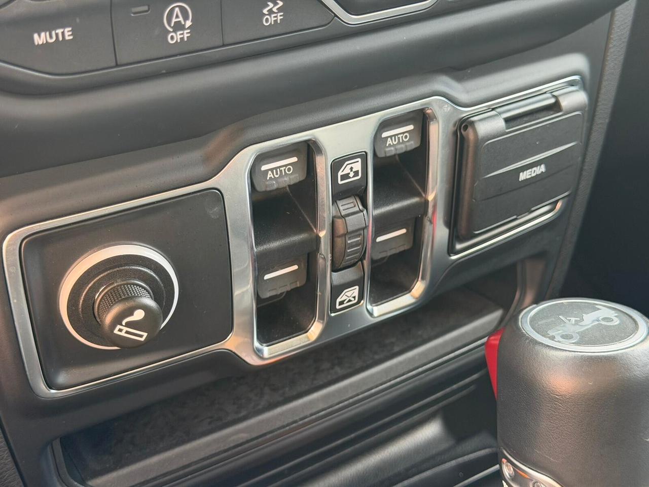 Jeep Wrangler Unlimited 2.2 Mjt II Sahara