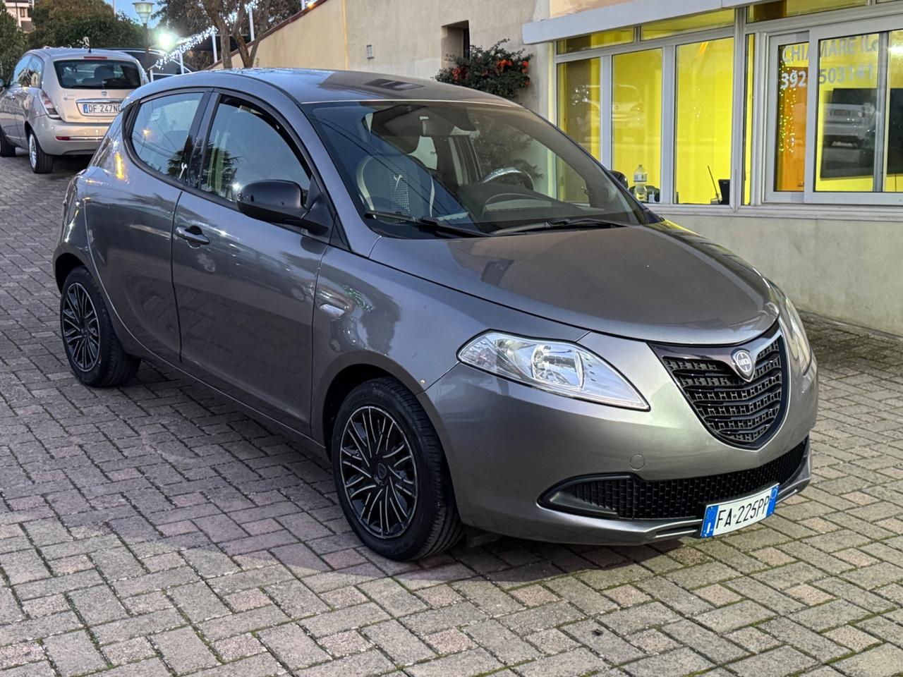 Lancia Ypsilon 1.2 69 CV 5 porte Silver