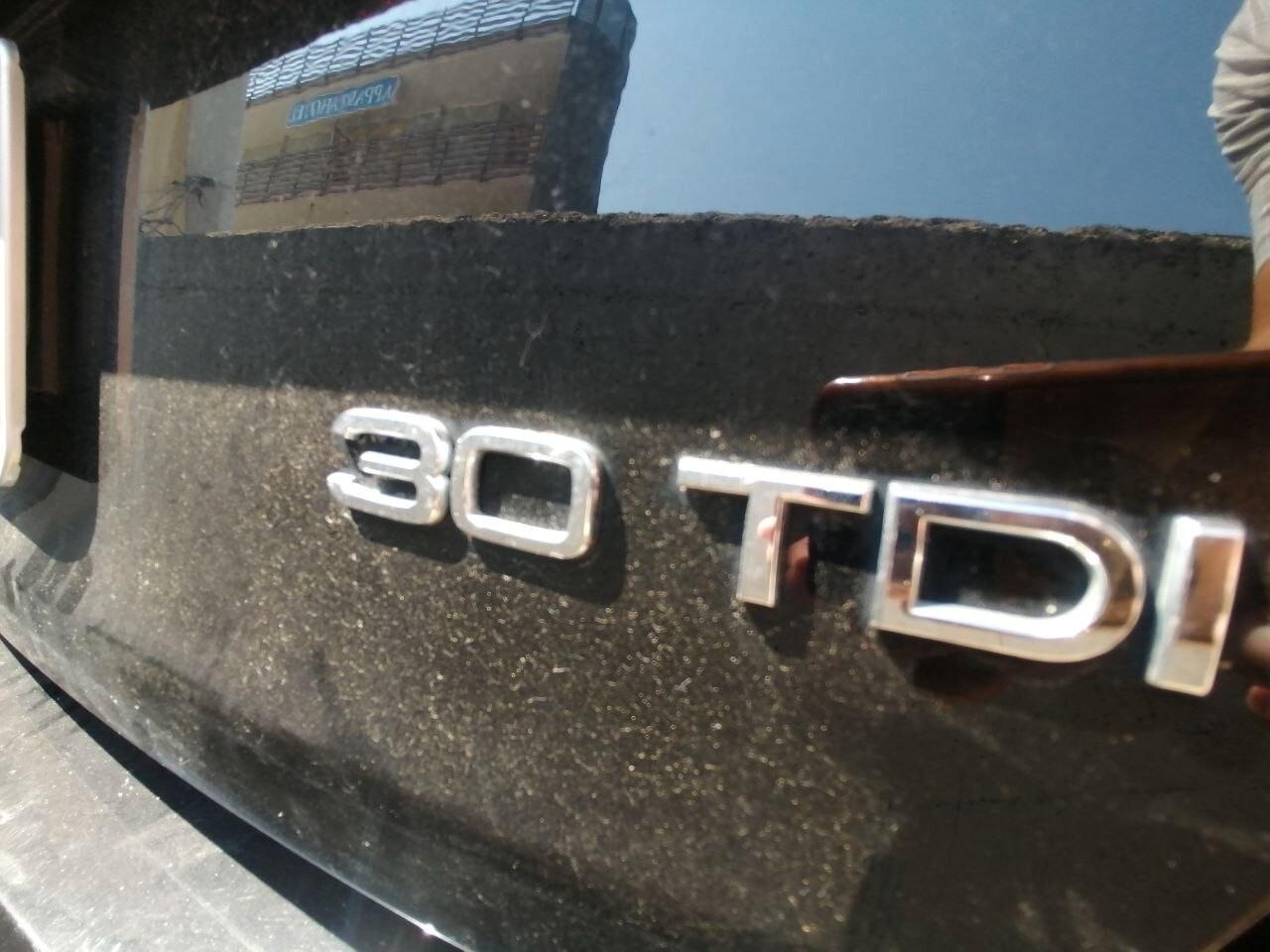 Audi A4 Avant 30 TDI S tronic line edition