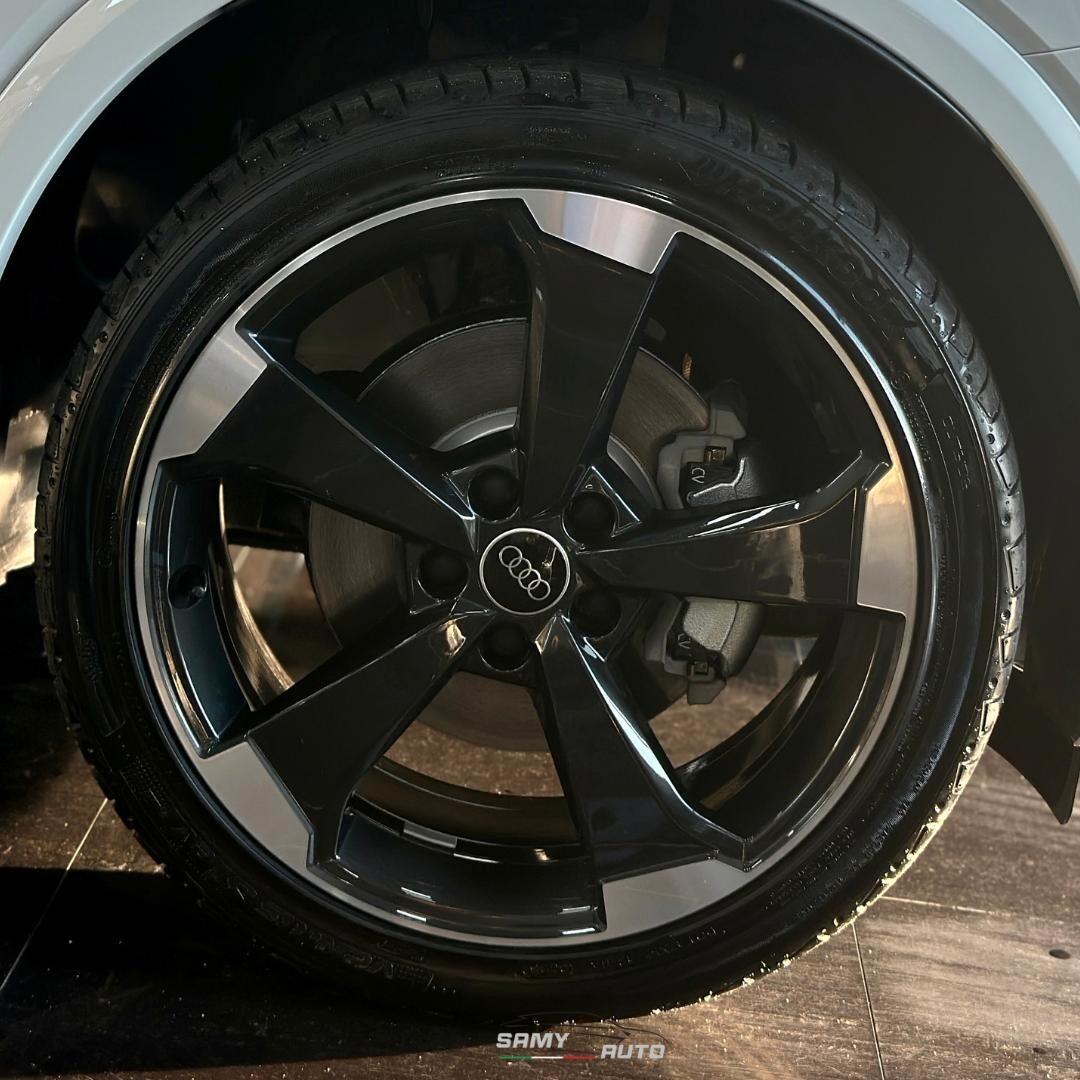 Audi Q2 30 TDI Identity Black