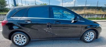MERCEDES B180 PREMUIM 1,5 DIESEL 110 CV NAVI TELEFONO RETROCAMERA FULL FULL