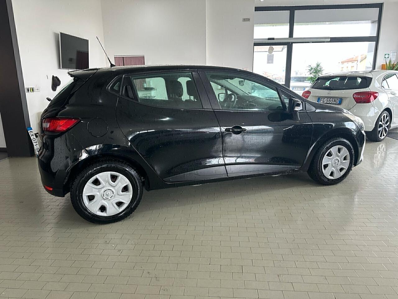 Renault Clio 1.2 75CV 5 porte METANO