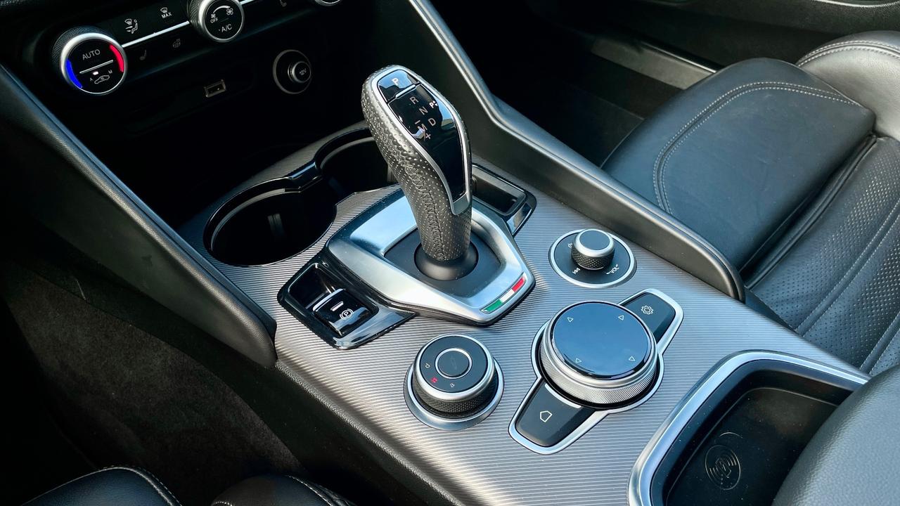 ALFA ROMEO GIULIA 2.2 VELOCE AT8 Q4 210CV - TETTO, PELLE, SEDILI RISCALDATI
