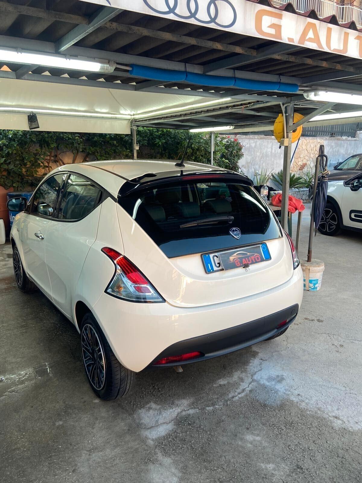 Lancia Ypsilon 1.0 FireFly 5 porte S&S Hybrid Gold
