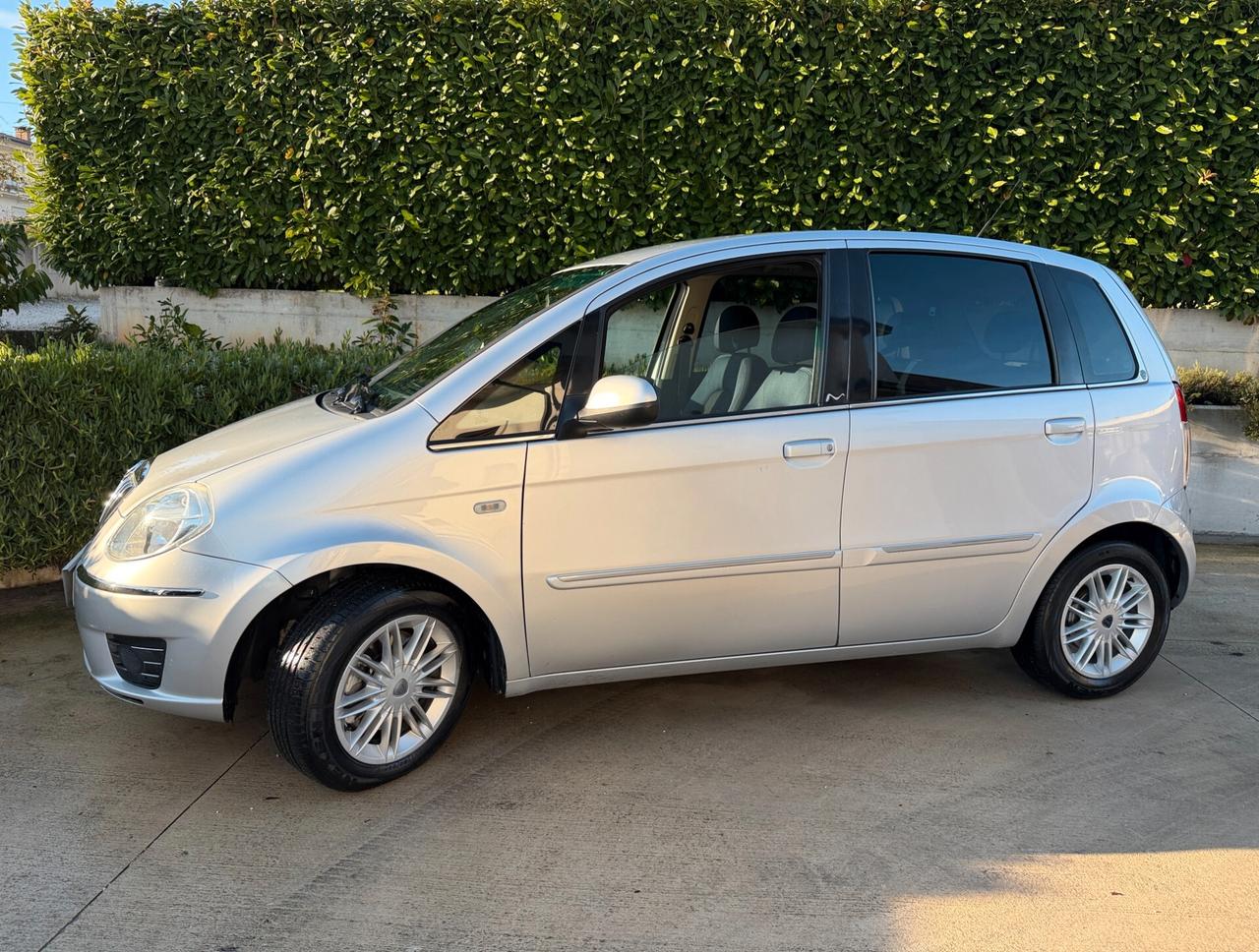 Lancia musa 1.3 MJT 90 CV Oro plus.Si neopatentati