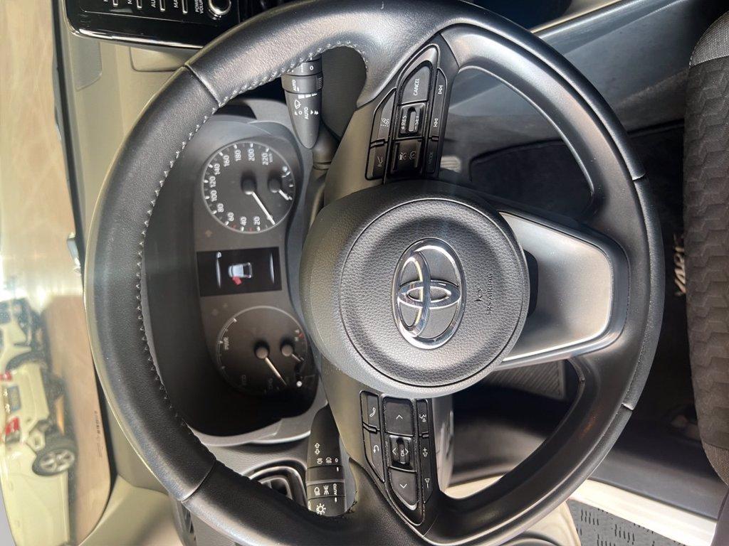 TOYOTA Yaris 1.5h active del 2023