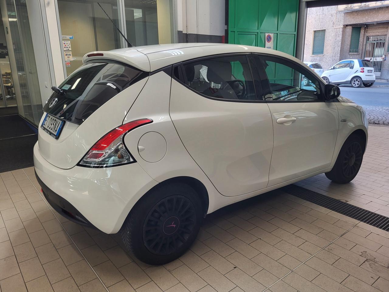 Lancia Ypsilon 1.2 69 CV 5 porte S&S Platinum DISTRIBUZIONE ESEGUITA!! PREZZO REALE!! UNICO PROPRIETARIO!!