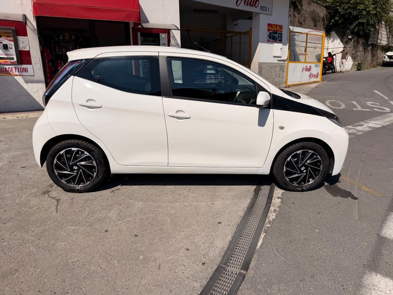 TOYOTA AYGO 1.0 X PLAY NEOPATENTATI