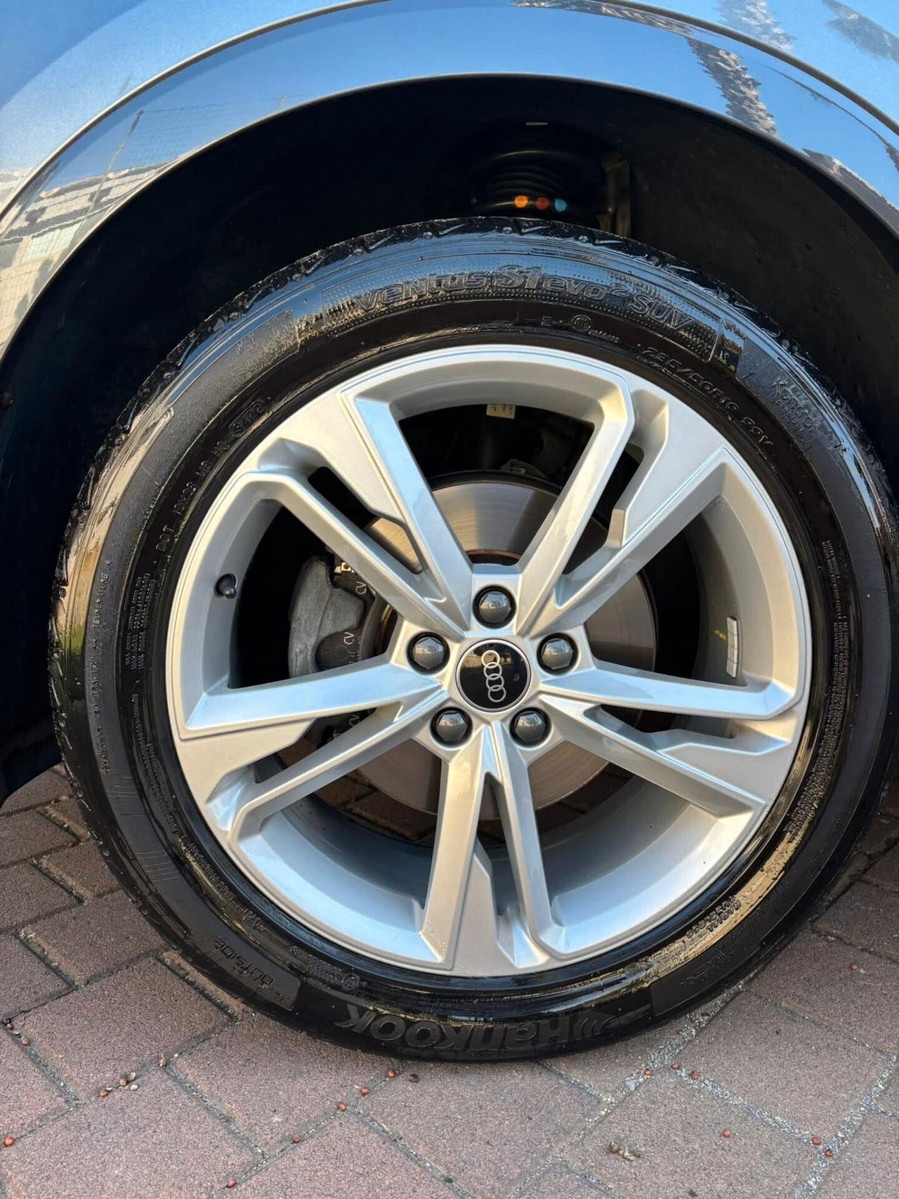 Audi Q3 35 TDI S tronic line edition//