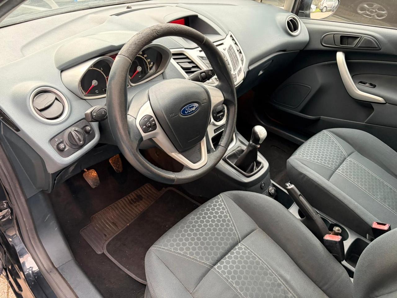 Ford Fiesta 1.4 5 porte Bz.- GPL Titanium*NEOPATENTATI