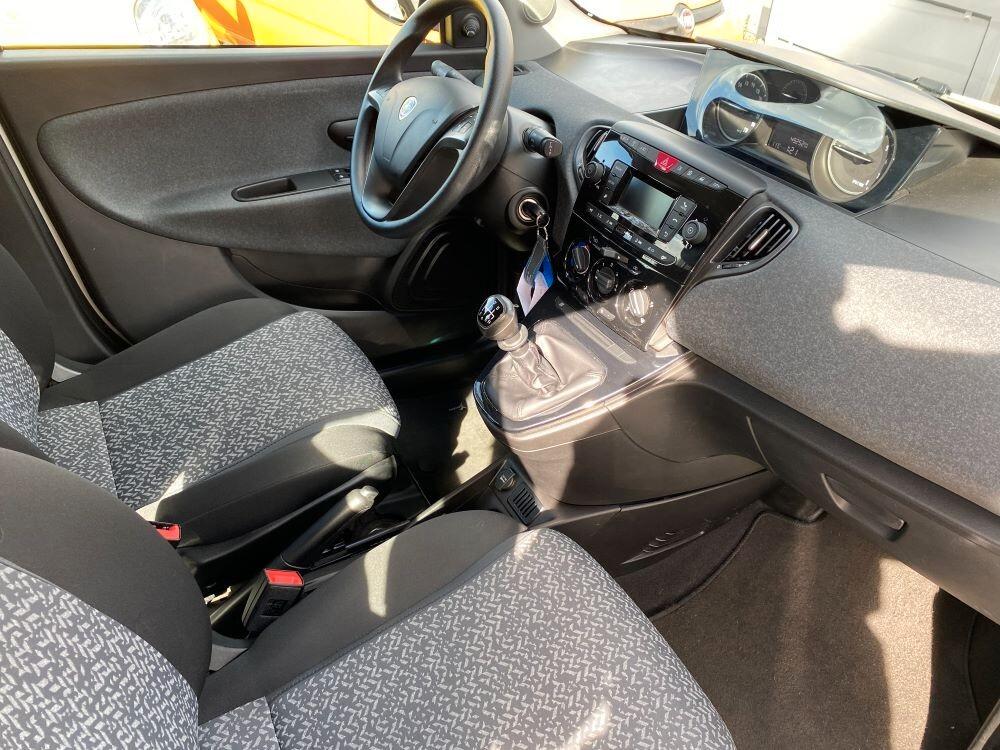 Lancia Ypsilon 1.0 FireFly 5 porte S&S Hybrid Ecochic Silver