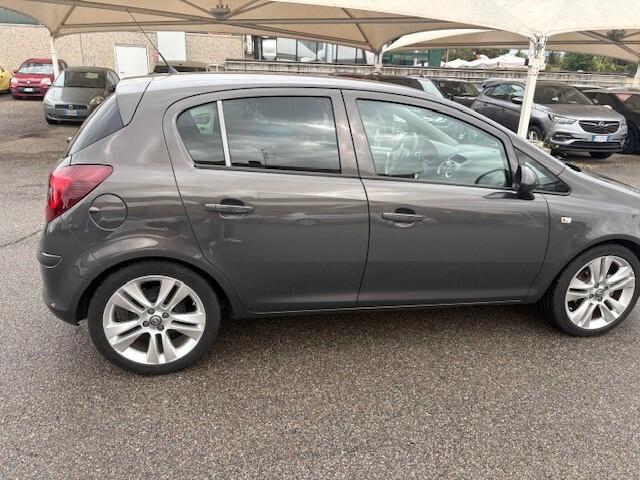 Opel Corsa 1.4 16V 5 porte Sport