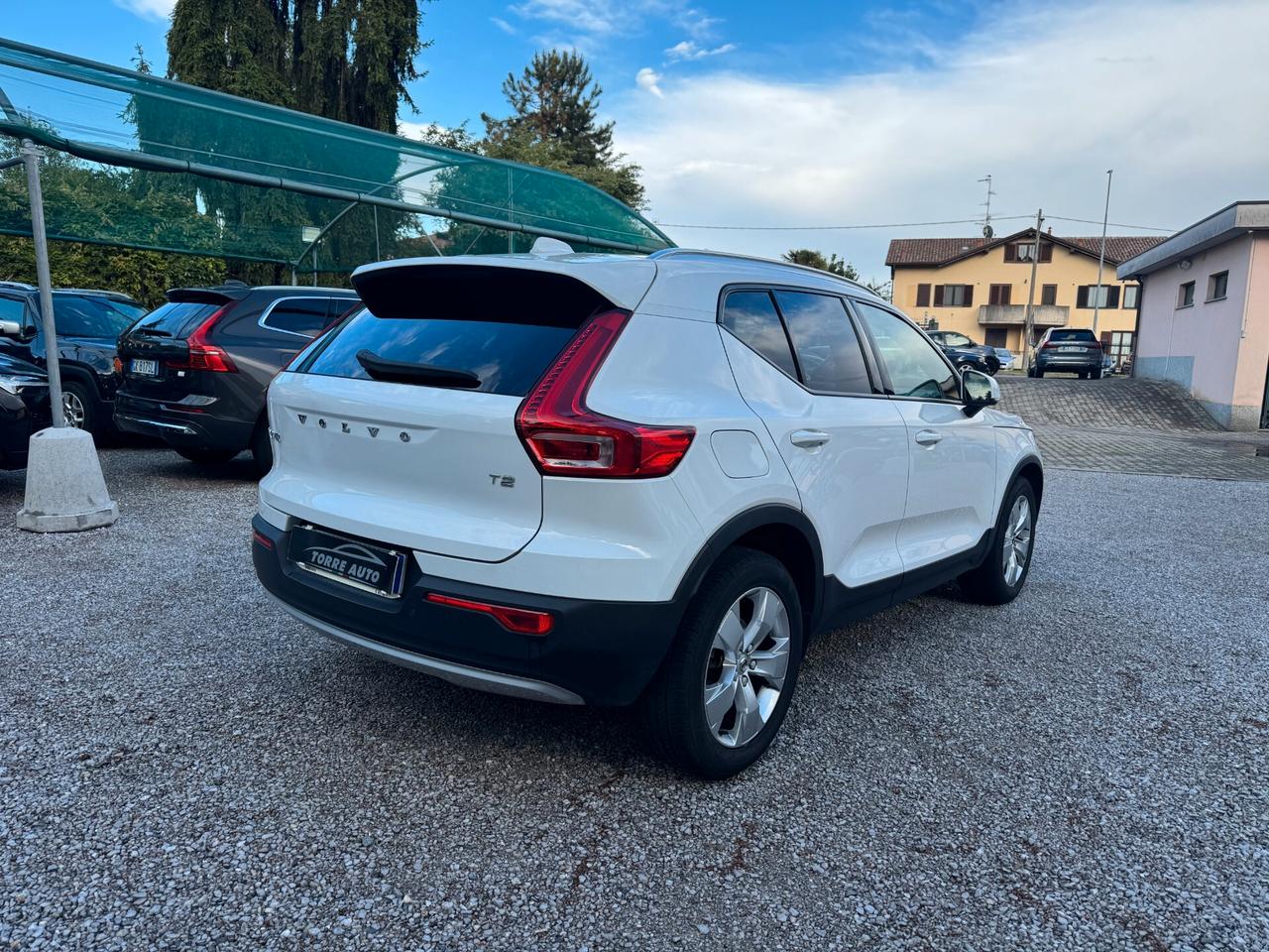 Volvo XC40 T2 automatico MOMENTUM PRO