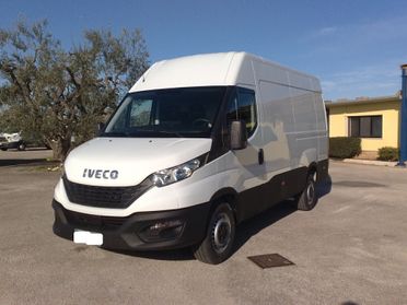 Iveco Daily 35s14 2.3hpt Furgone di serie - 2021