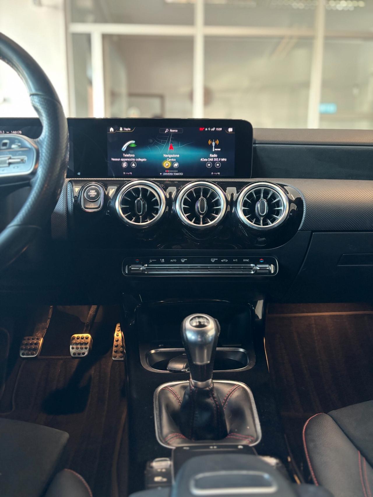 Mercedes-Benz A 180 Premium AMG LINE *PER NEOPATENTATI