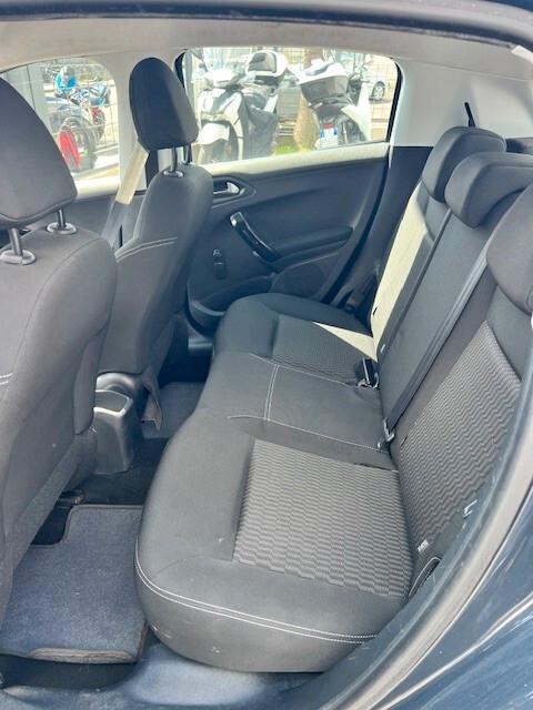 Peugeot 208 PureTech 82 5 porte Allure