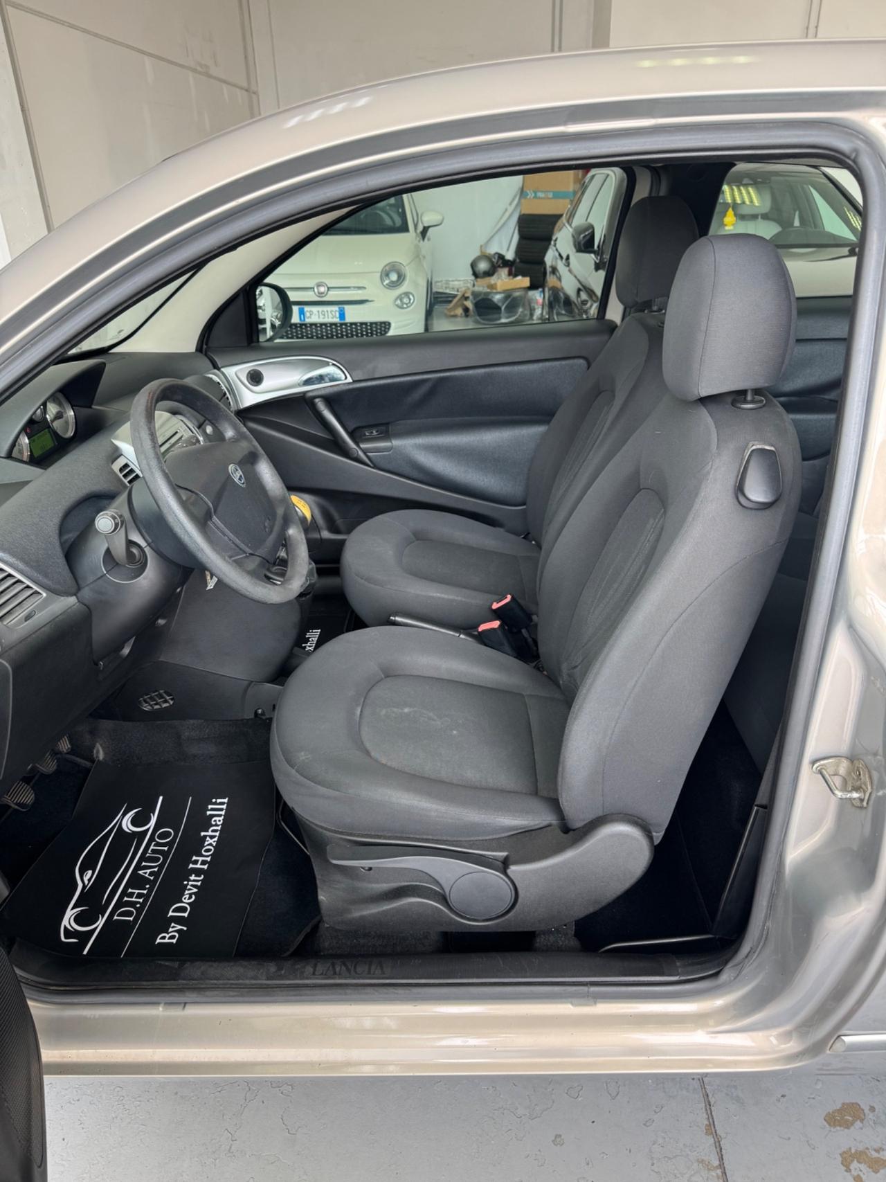 Lancia Ypsilon 1.2 69 CV Unyca