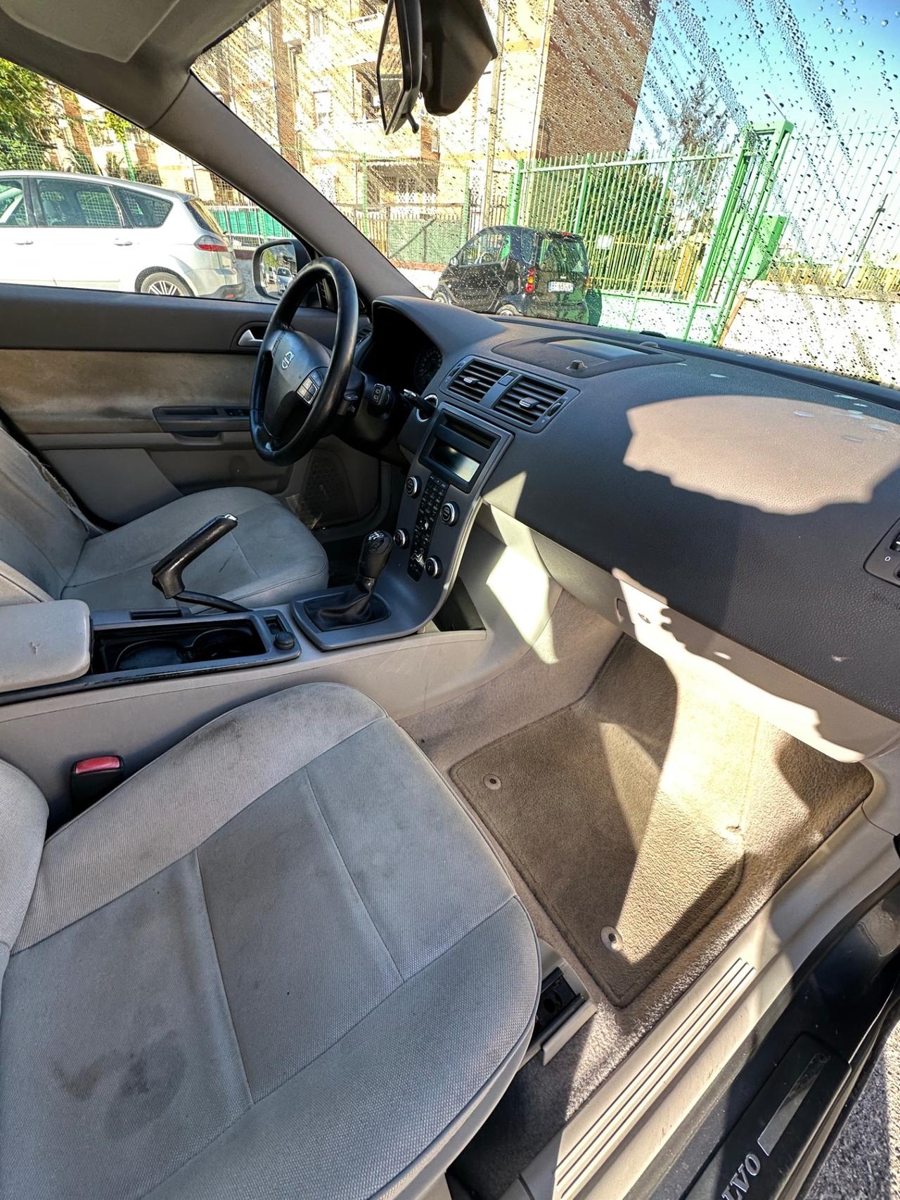 Volvo V50 D2 R-design