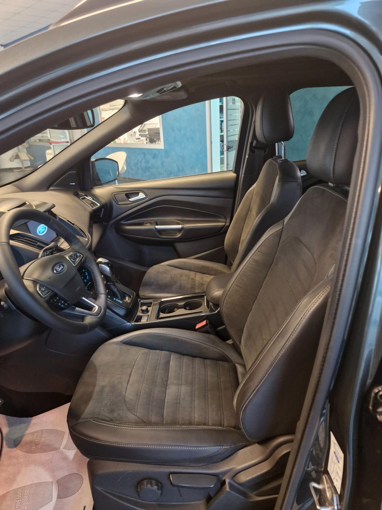Ford Kuga 2.0 TDCI 150 CV S&S 4WD Powershift ST-Line