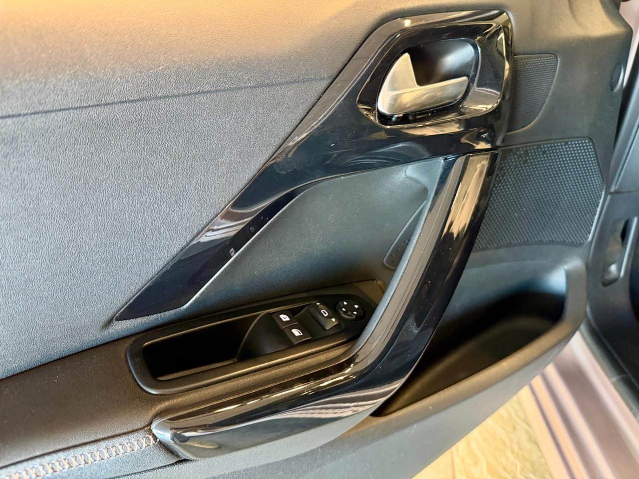 Peugeot 208 1.2 VTi 82 CV 3 porte Allure
