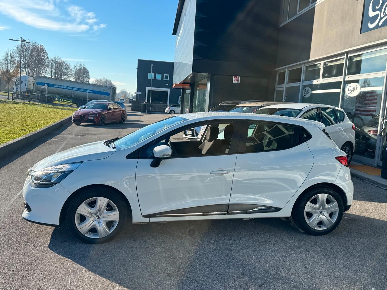 Renault Clio 1.2 75CV 5 porte NEOPATENTATI