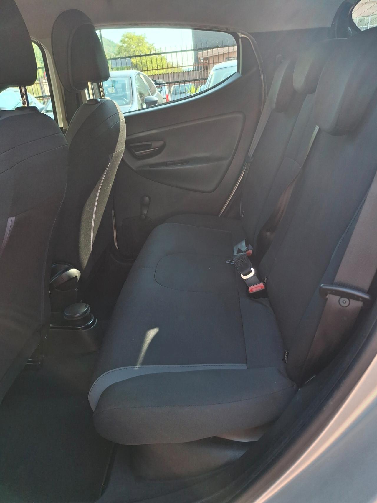 Lancia Ypsilon tenuta bene