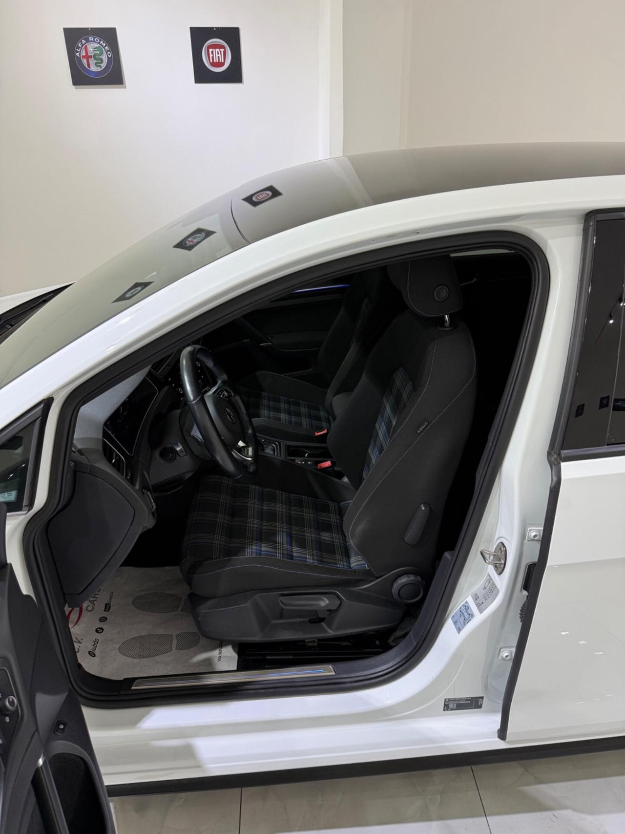 VOLKSWAGEN GOLF GTE UNICO PROPRIETARIO