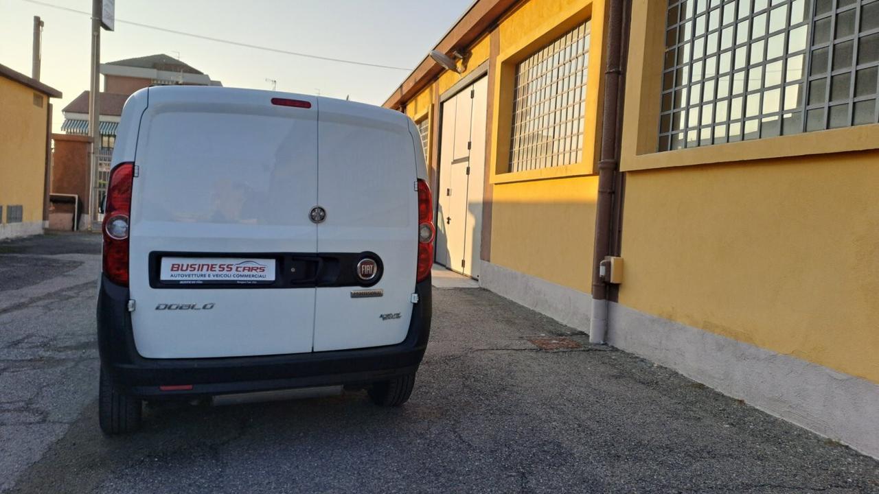 FIAT DOBLO' 1.4 T-JET NATURAL POWER LOUNGE- KM. 73000 - SCAD. BOMBOLE 01/2028 RINNOVABILI!