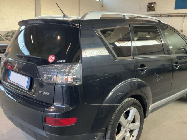 MITSUBISHI Outlander 2.0 DI-D Instyle 7 p.ti DPF