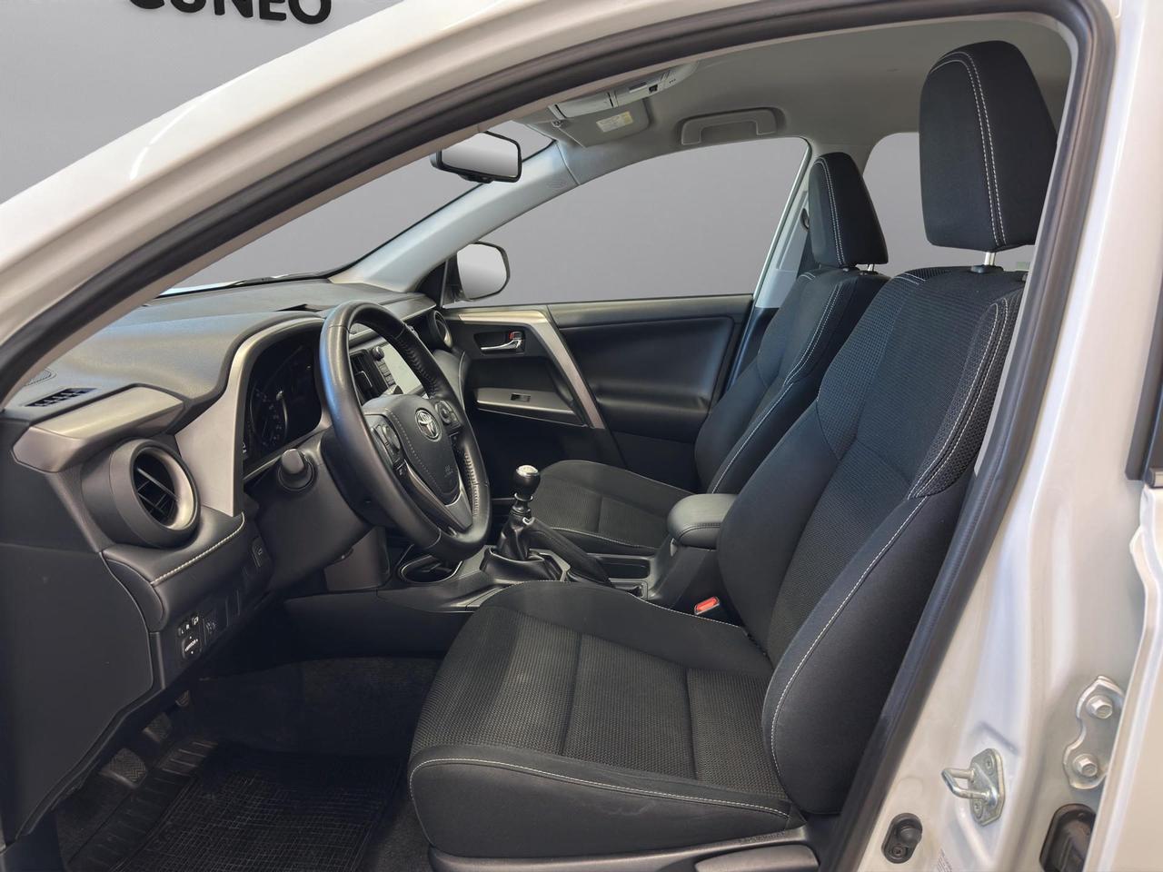 Toyota Rav4 2.0 d-4d Active 2wd mt