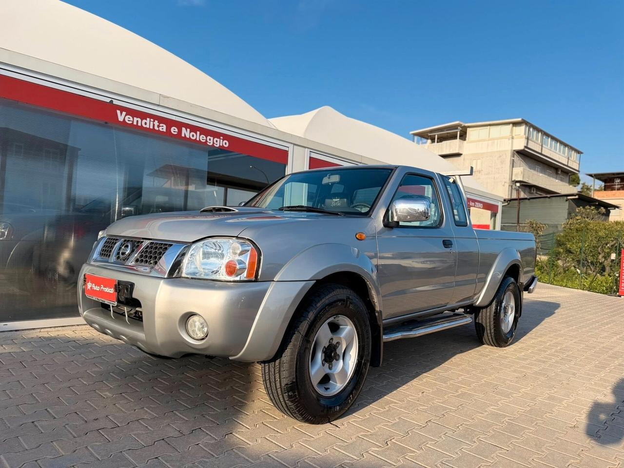 Nissan King Cab 2.5 Diesel 2 porte con gancio di traino