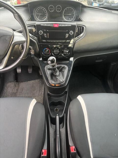 Lancia Ypsilon 0.9 TwinAir 85 CV 5 porte S&S Silver