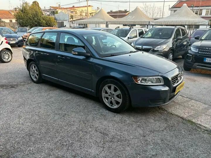 Volvo V50 D2 R-design