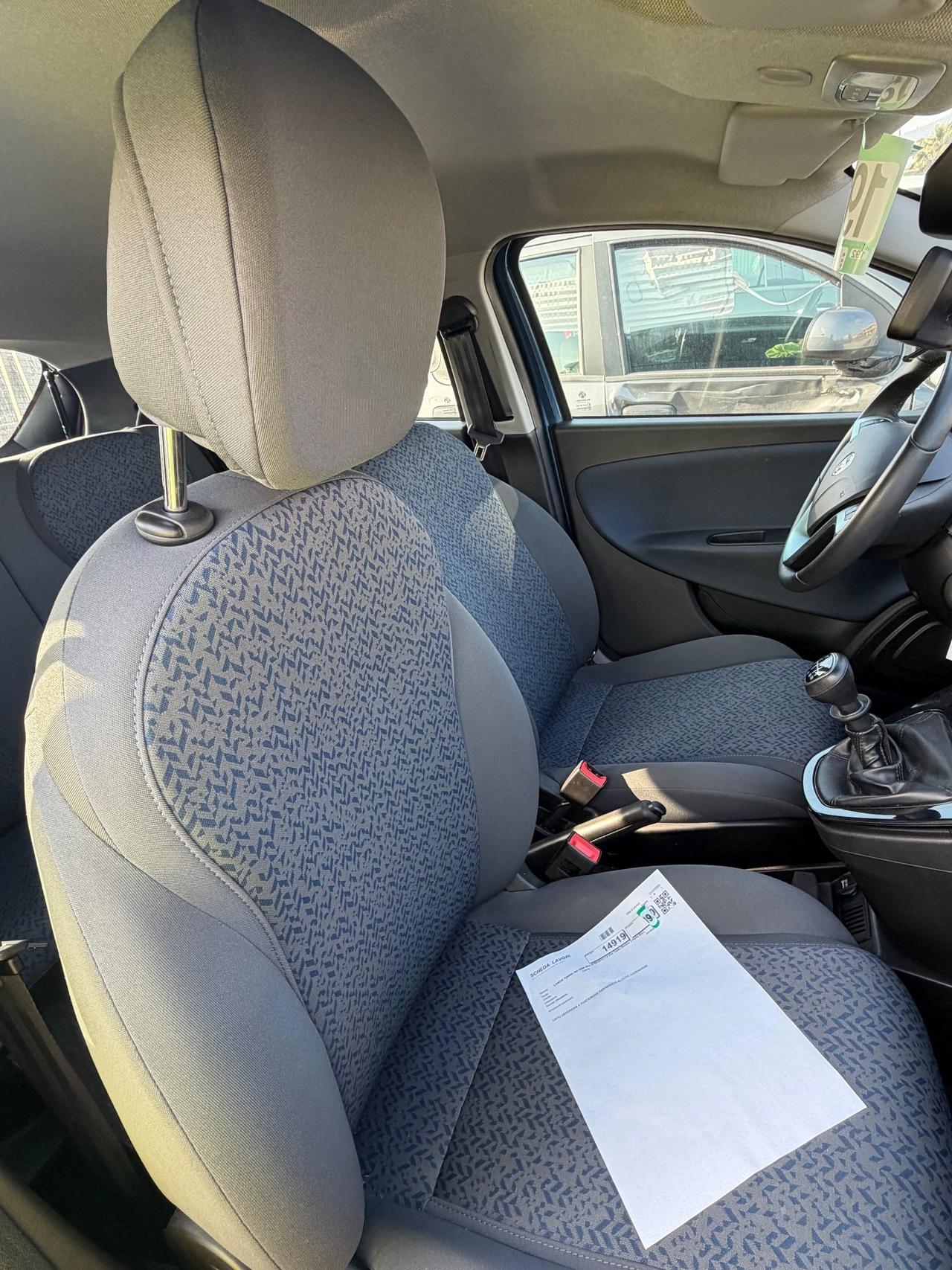 Lancia Ypsilon 1.0 70CV Hybrid Gold