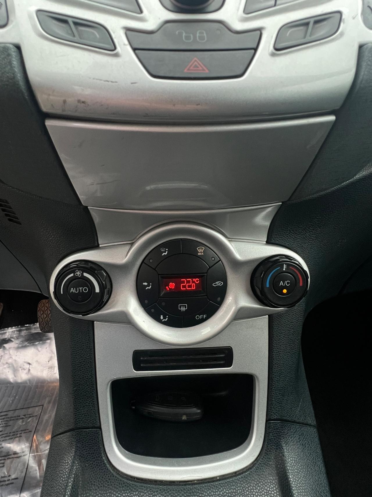 Ford Fiesta 1.4 TDCi 70CV 3 porte Titanium