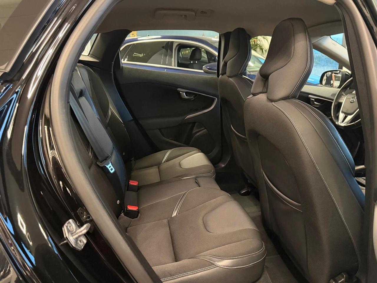 VOLVO V40 2.0 D2 GEARTRONIC 120CV PELLE NAVI CAM ANNO 2019