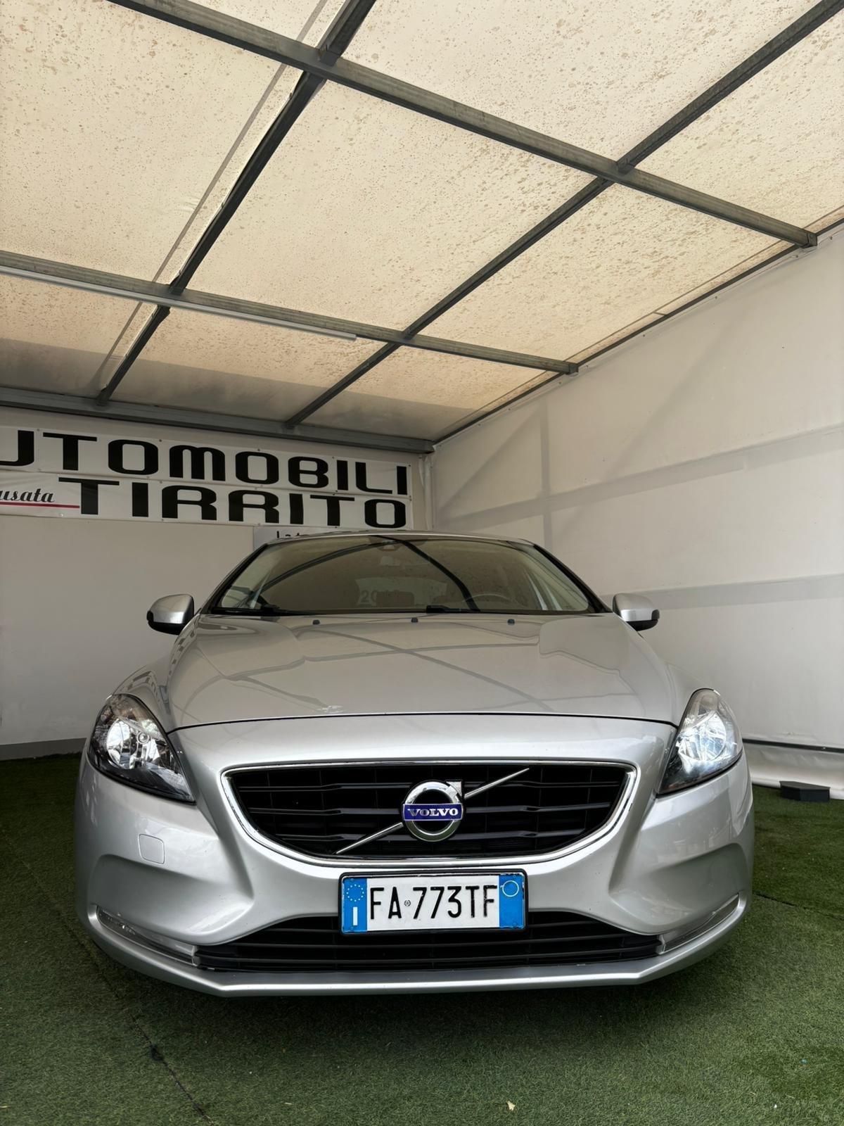 Volvo V40 D2 R-design Momentum