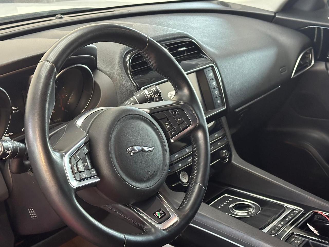Jaguar F-Pace 2.0 D 180 CV AWD aut. R-Sport