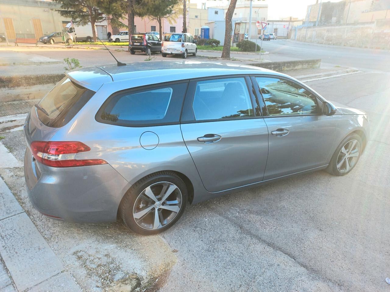 Peugeot 308 BlueHDi 100 S&S SW Business